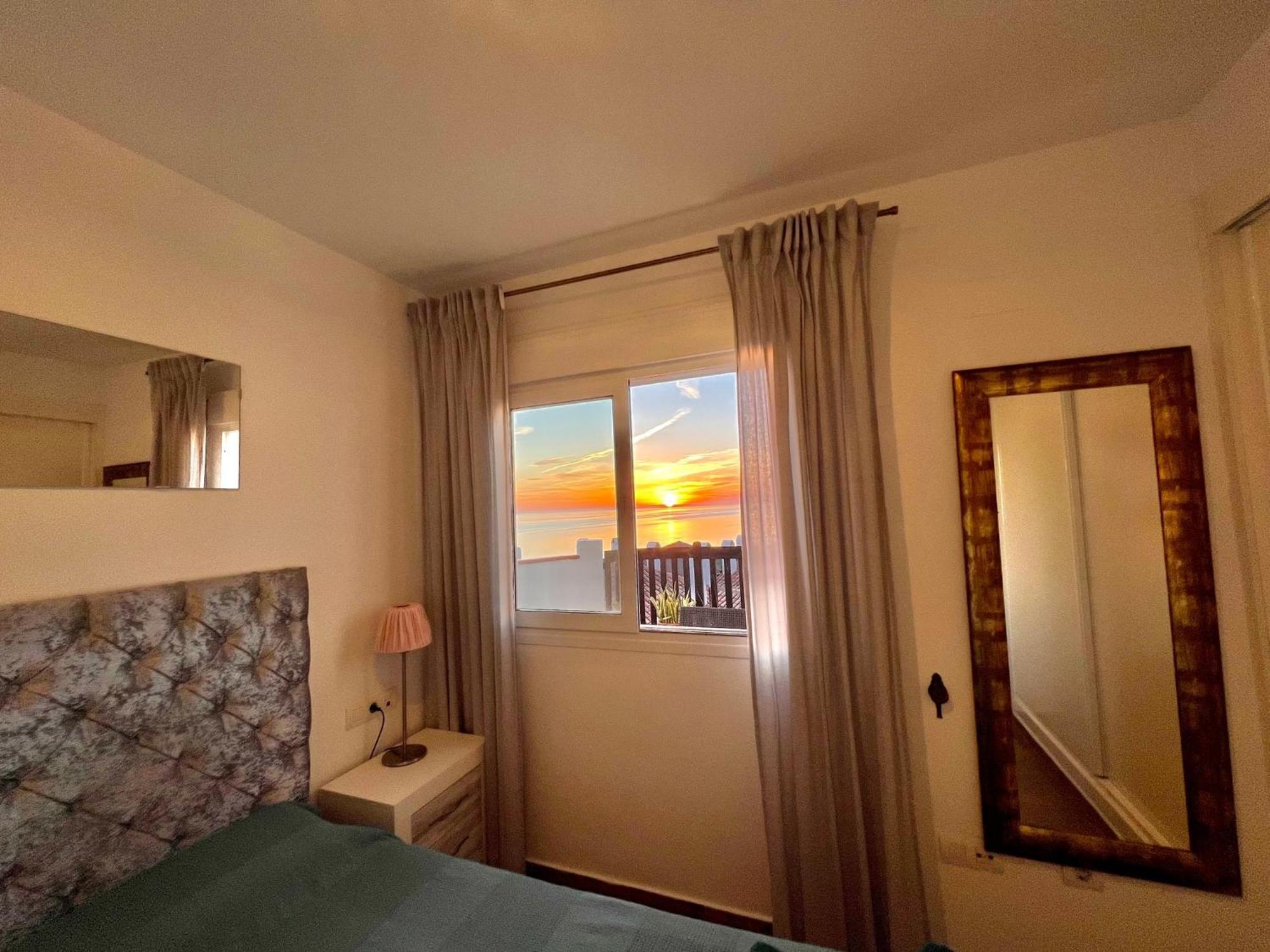Beachfront Penthouse Apartment With Large Terrace And Breathtaking Sea Views Close To Marbella Spain Sitio de Calahonda Esterno foto