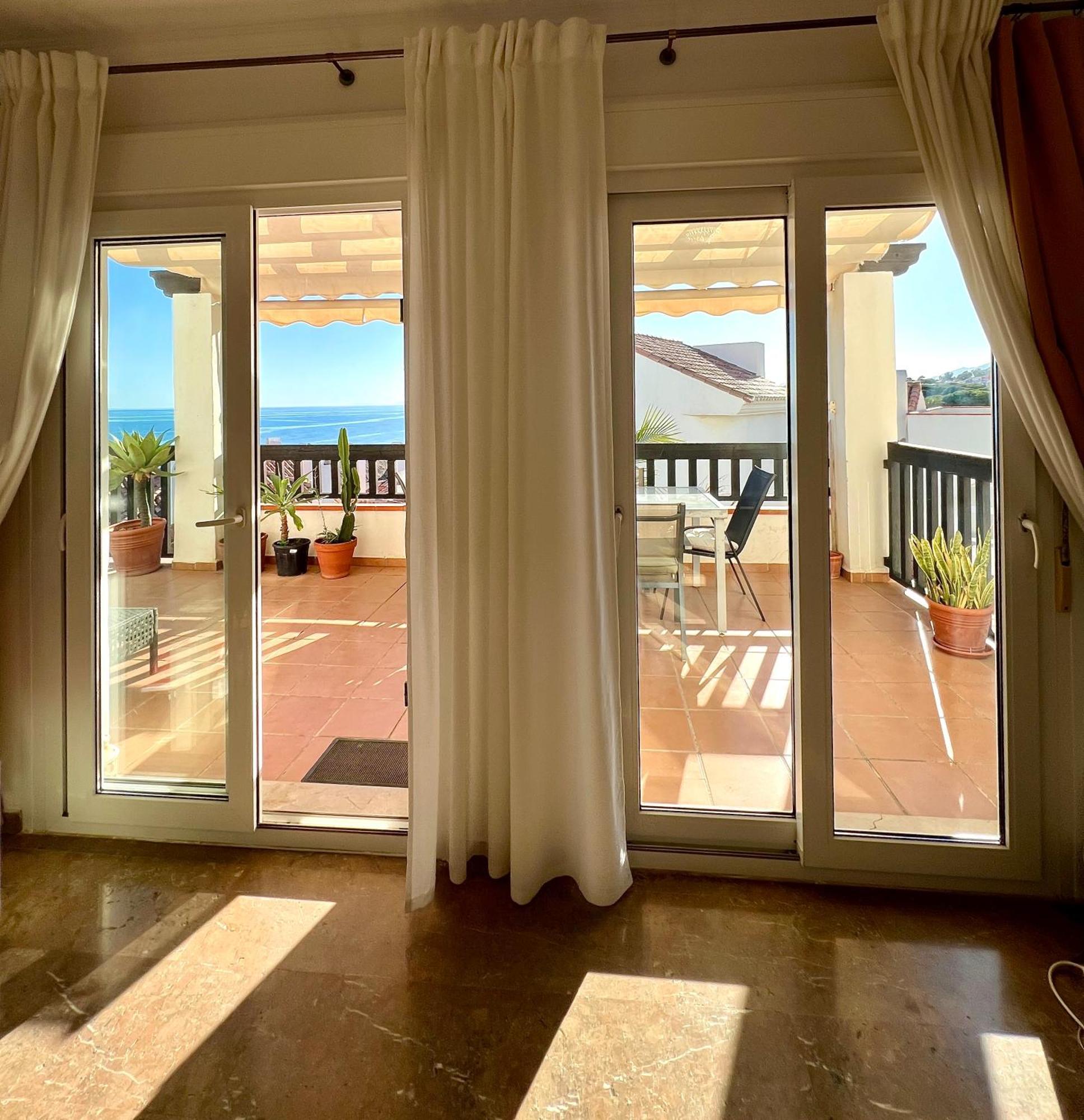 Beachfront Penthouse Apartment With Large Terrace And Breathtaking Sea Views Close To Marbella Spain Sitio de Calahonda Esterno foto