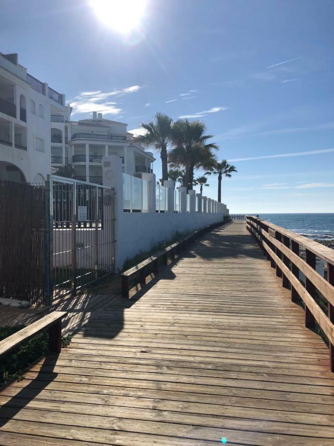 Beachfront Penthouse Apartment With Large Terrace And Breathtaking Sea Views Close To Marbella Spain Sitio de Calahonda Esterno foto